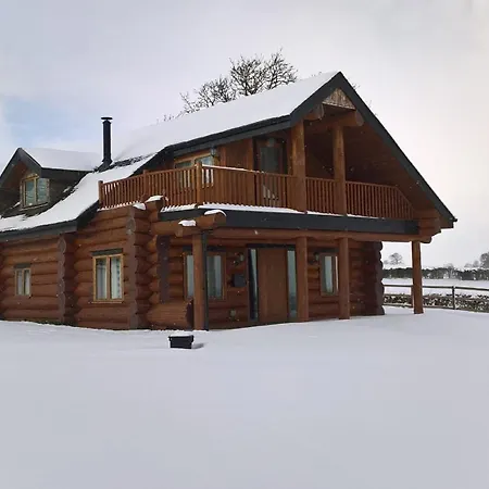 Traditional Scandinavian North American Log Ripon